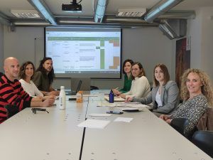 Imagen de las personas integrantes de la Red de Servicio de Dinamización del Comercio Rural de Navarra. Técnicas y técnicos de todos los grupos de acción local navarros integran esta Red que tiene en el centro el comercio de cercanía.